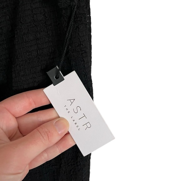 ASTR THE LABEL Zoe Black Textured Pull-On Flare Pants - Picture 8 of 12